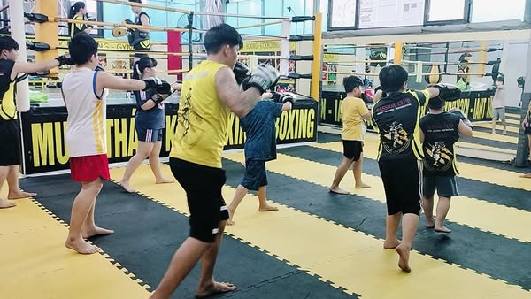 Bữa Tập Cuối Tuần Của Các Em Nhỏ